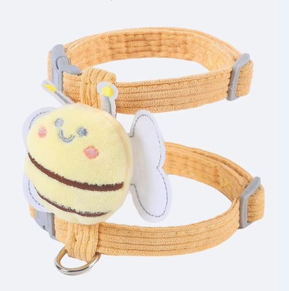 Close view of the felt bee patch, side-release buckles and chest D-ring